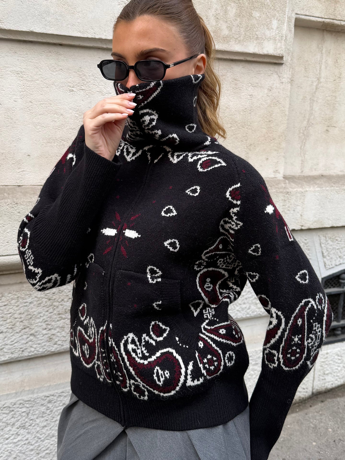 Cardigan en tricot motif cachemire avec fermeture éclair et col montant style rétro