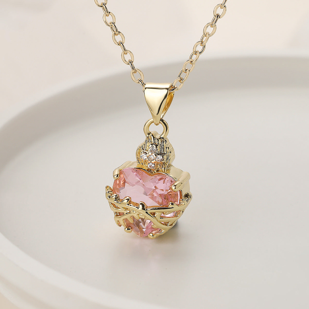 Collar con Corazón y Circonias Rosas, Baño de Oro 18K