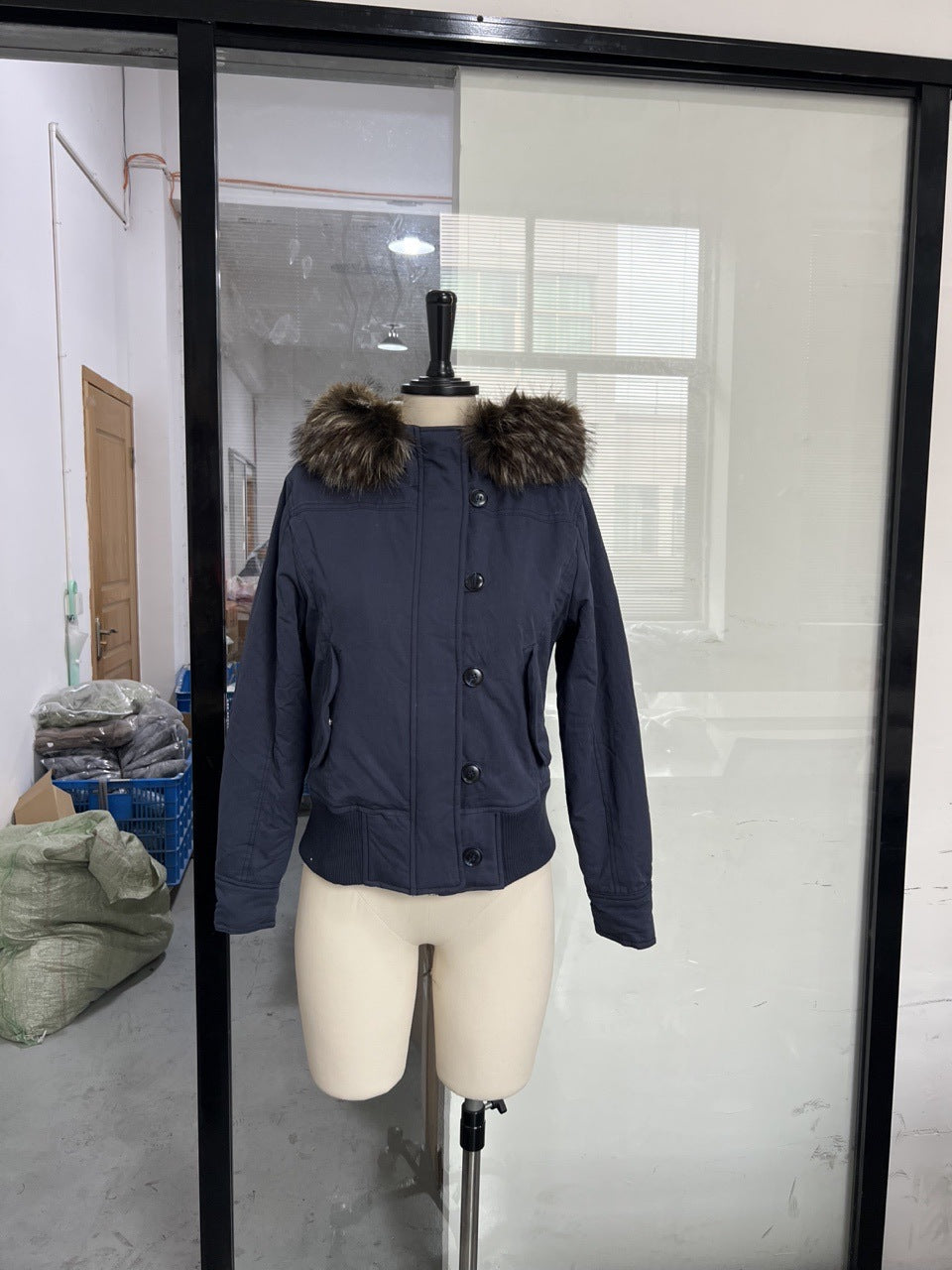 Veste décontractée avec poches et col en fourrure amovible