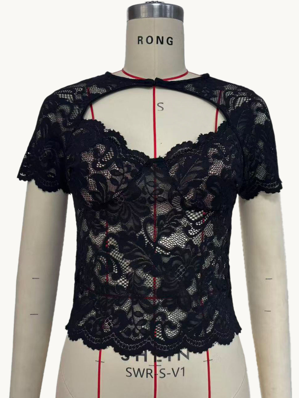 Chemisier noir en dentelle pour femme à manches courtes et coupe ajustée