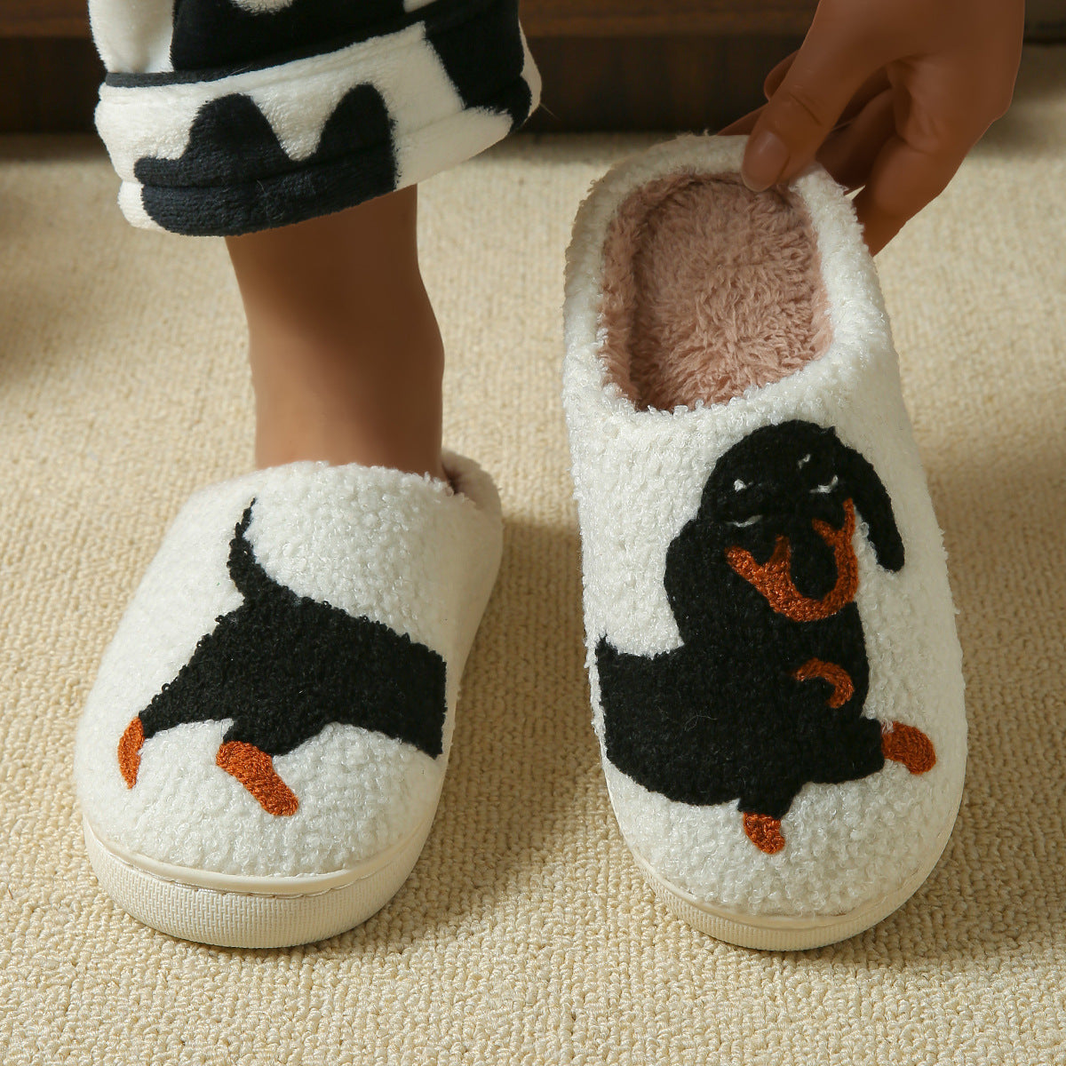 Cross-Border Cartoon Dachshund Closed-Toe Cotton Slippers, Plush Home Slippers for Autumn and Winter, Lightweight Indoor Maternity Slippers