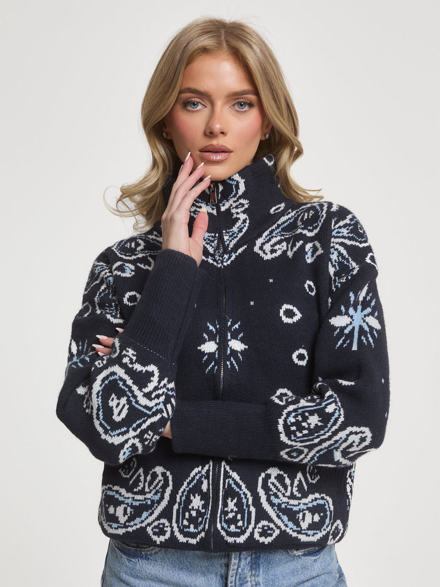 Cardigan en tricot motif cachemire avec fermeture éclair et col montant style rétro