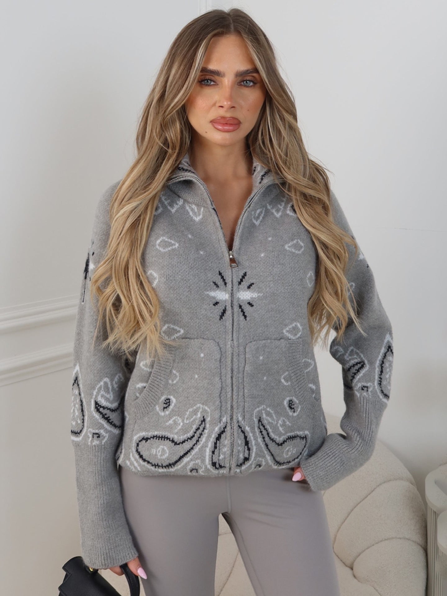 Cardigan en tricot motif cachemire avec fermeture éclair et col montant style rétro