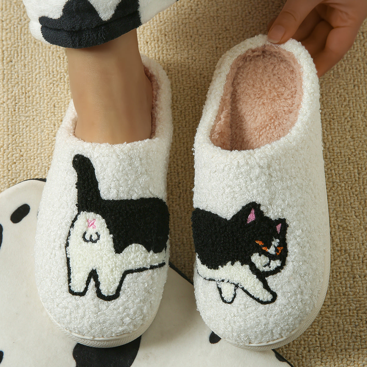 Cross-Border Cartoon Dachshund Closed-Toe Cotton Slippers, Plush Home Slippers for Autumn and Winter, Lightweight Indoor Maternity Slippers