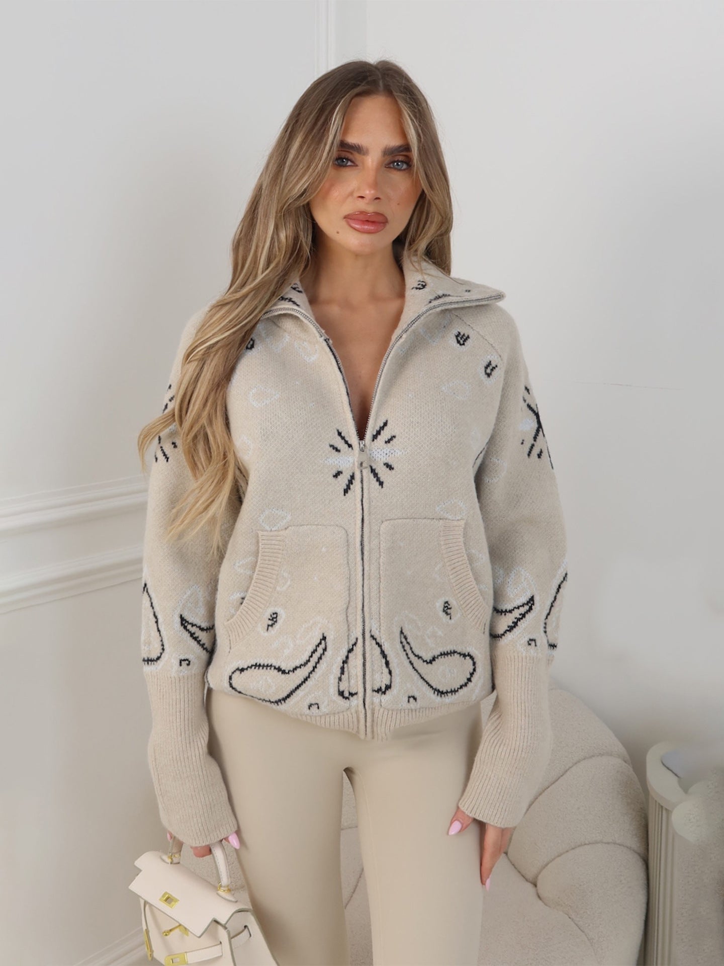 Cardigan en tricot motif cachemire avec fermeture éclair et col montant style rétro