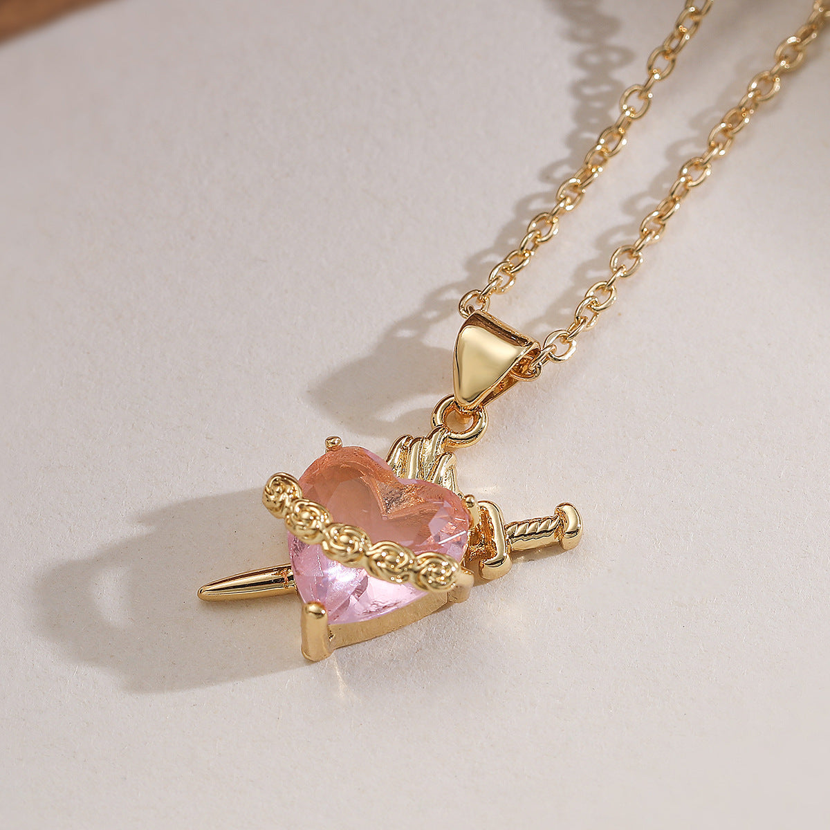 Collar con Corazón y Circonias Rosas, Baño de Oro 18K