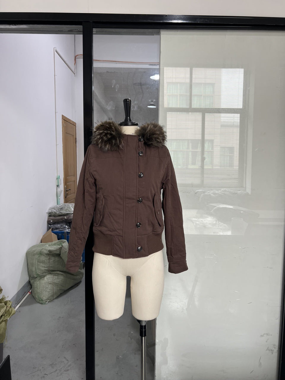 Veste décontractée avec poches et col en fourrure amovible